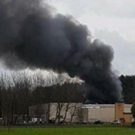 RIFIUTI, incendio doloso al deposito irregolare dell’ex tessitura di Oltrona San Mamette (CO)