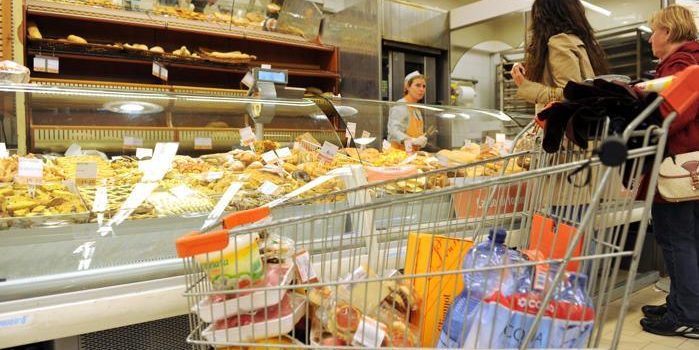 ISTAT, FAMIGLIE, I CONSUMI MENSILI RALLENTANO. AUMENTANO LE DISUGUAGLIANZE ISTAT, FAMIGLIE, I CONSUMI MENSILI RALLENTANO. AUMENTANO LE DISUGUAGLIANZE