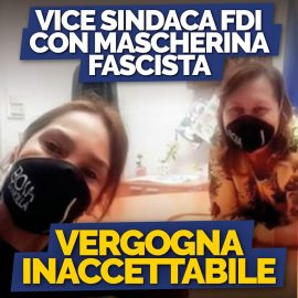 VICESINDACA FdI CON MASCHERINA FASCISTA: “Inaccettabile!”