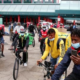 TRENORD FA MARCIA INDIETRO, SI’ ALLA BICI SUI TRENI