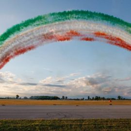 FRECCE TRICOLORI: “Un abbraccio lungo 60 anni”