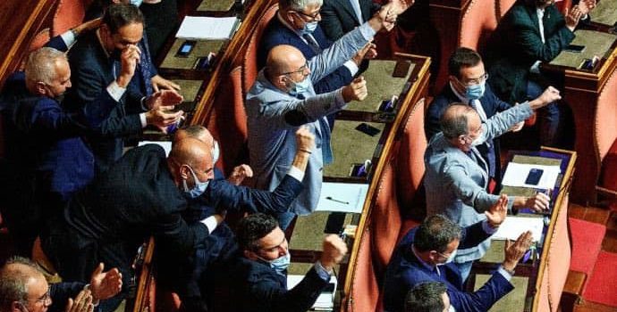 DDL ZAN AFFOSSATO: “Che vergogna quegli applausi al Senato”