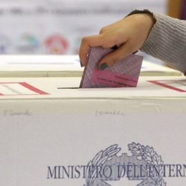 VOTO FUORI SEDE: “La maggioranza blocca la proposta di legge. No a delega in bianco al Governo”