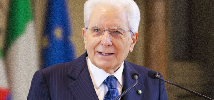 MATTARELLA: “Lungo applauso, la solidarietà ti tutta la Camera al Presidente della Repubblica”