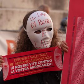 UNIVERSITA’, RICERCATORI IN PIAZZA: “Il Governo li precarizza di nuovo. Sarà fuga di cervelli”