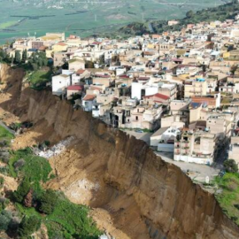 NISCEMI: “Un paese sull’orlo del baratro. Subito un mld del Ponte sullo Stretto”