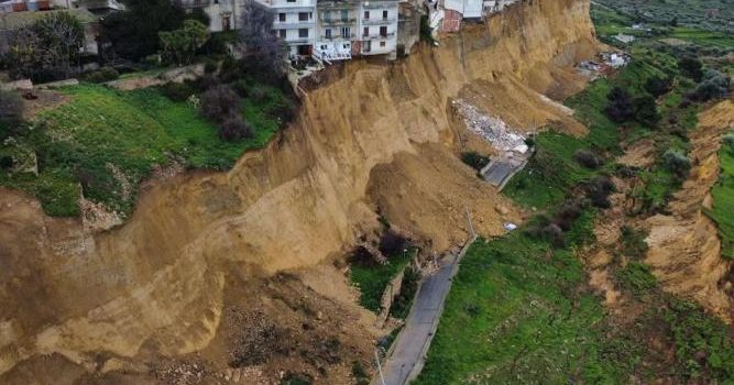 SUD-NISCEMI: “Meloni abbandona il Sud preferendo Sanremo e Ponte”