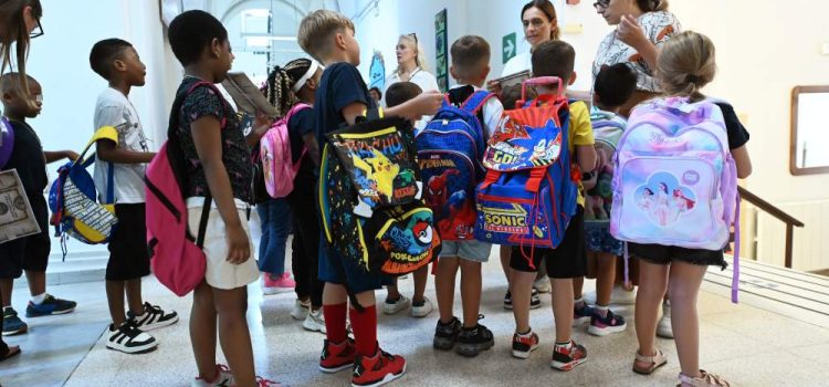 SCUOLA: “Meloni costruisce emergenze invece di affrontare problemi reali” SCUOLA: “Meloni costruisce emergenze invece di affrontare problemi reali”